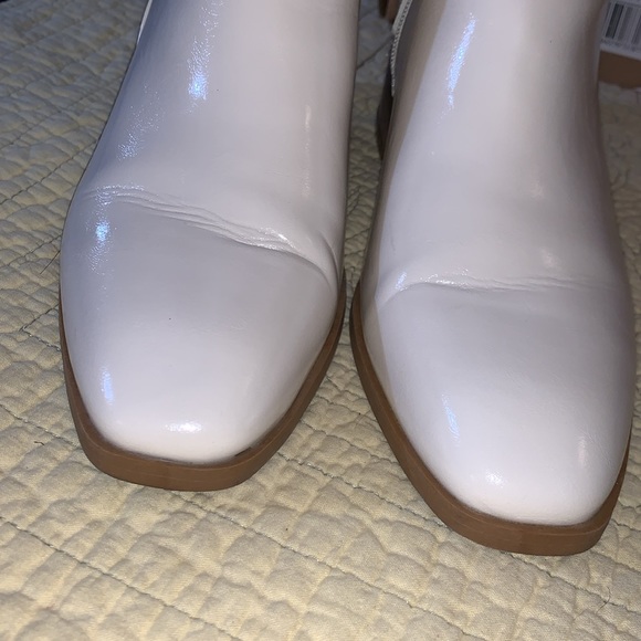 Journee Collection Elley Ivory Ankle Booties Size 7 - Picture 4 of 15